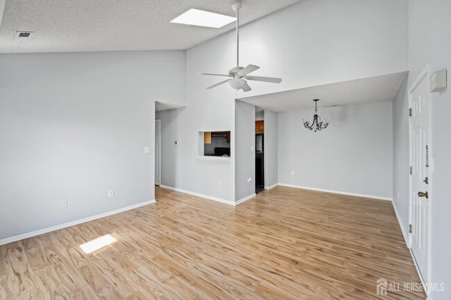 Photo - 307 Ravens Crest Dr