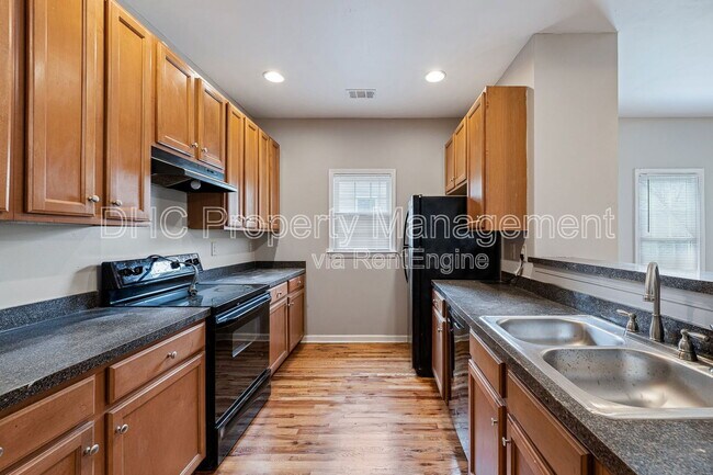 Photo - 1145 Lookout Ave NW