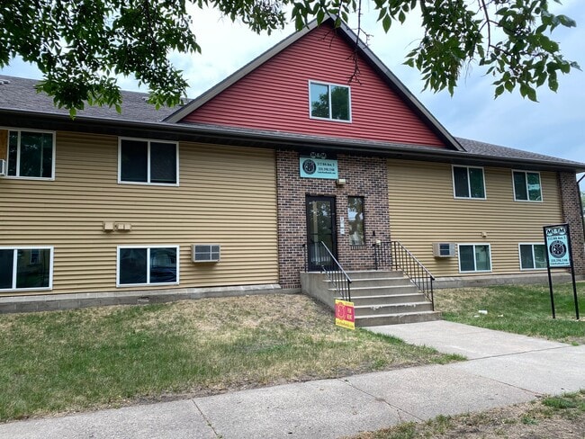 Front Exterior - 512 8th Ave S Apartments