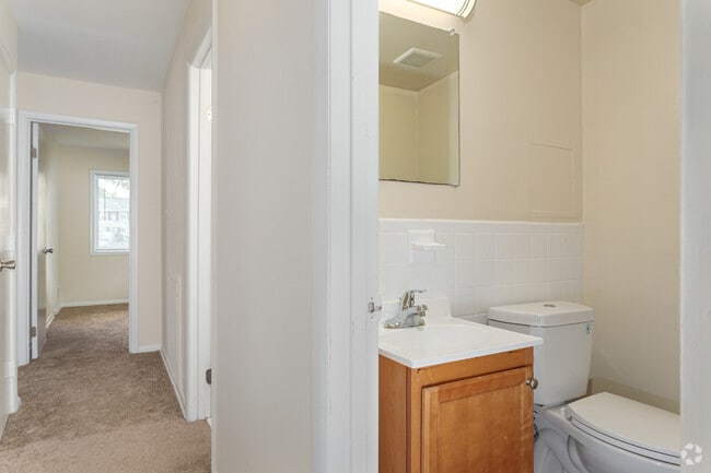 4BR, 1.5BA - 811SF