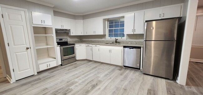 Photo - Charming Cul-de-Sac Home with Sunroom, Den...