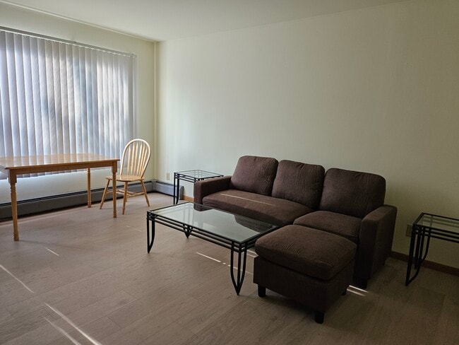 Photo - 906 S Locust St