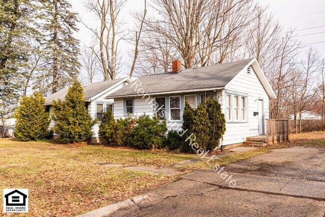 Photo - 122 N Grant St