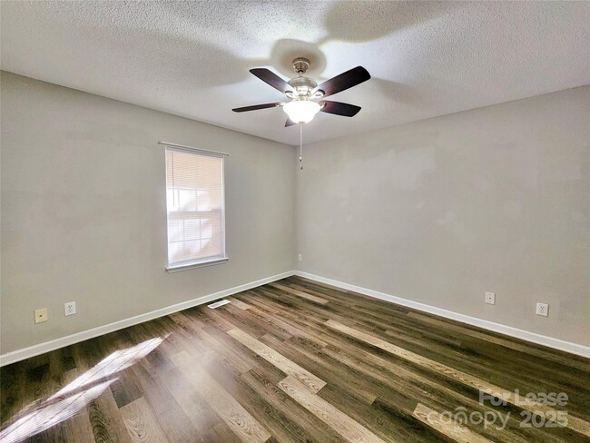 Photo - 209 Hickory Wood Dr