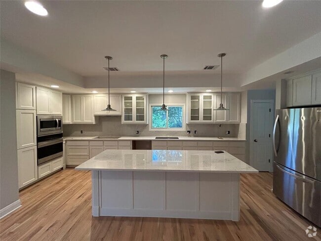 Building Photo - 700 Grey Fox Trail Rental