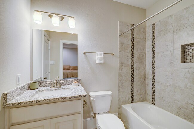 Photo - 5453 Larkin St