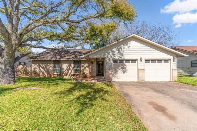 Building Photo - 3810 Hillside Dr Rental