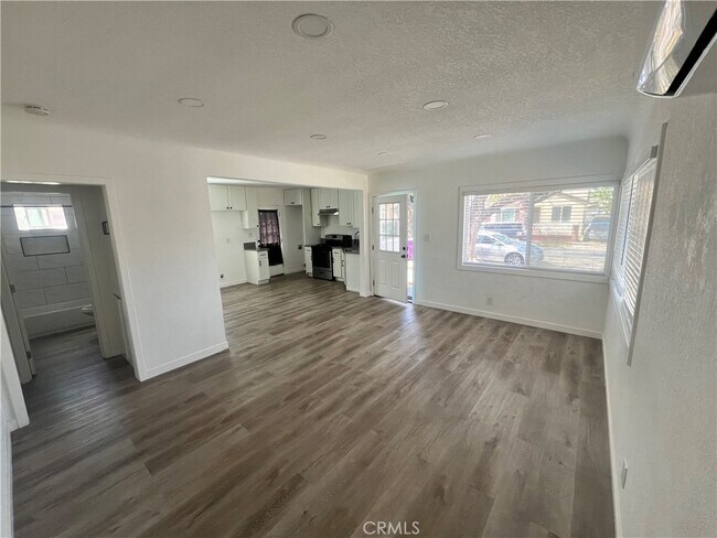 Photo - 434 E 57th St