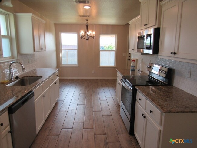 Photo - 202 E Avenue H