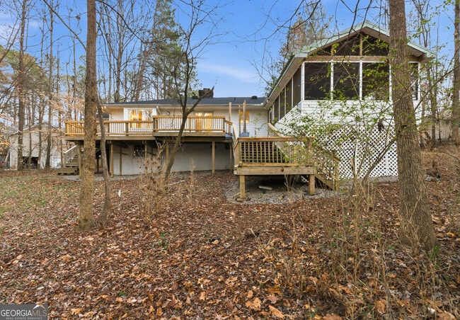 Photo - 140 Maple Pl