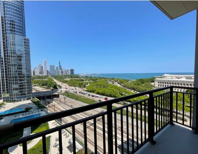 Building Photo - 233 E 13th St Unit 1503