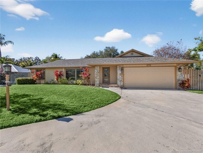 Building Photo - 3055 SE Glasgow Dr