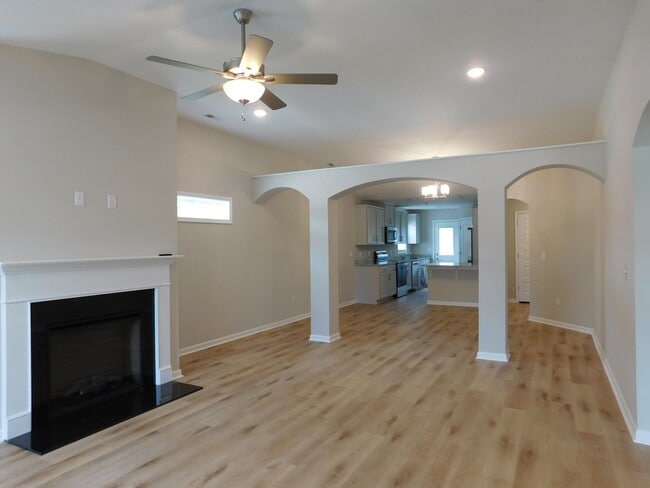Photo - 710 B St