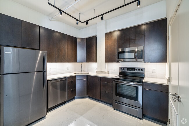 1BR, 1BA - 716SF - Kitchen