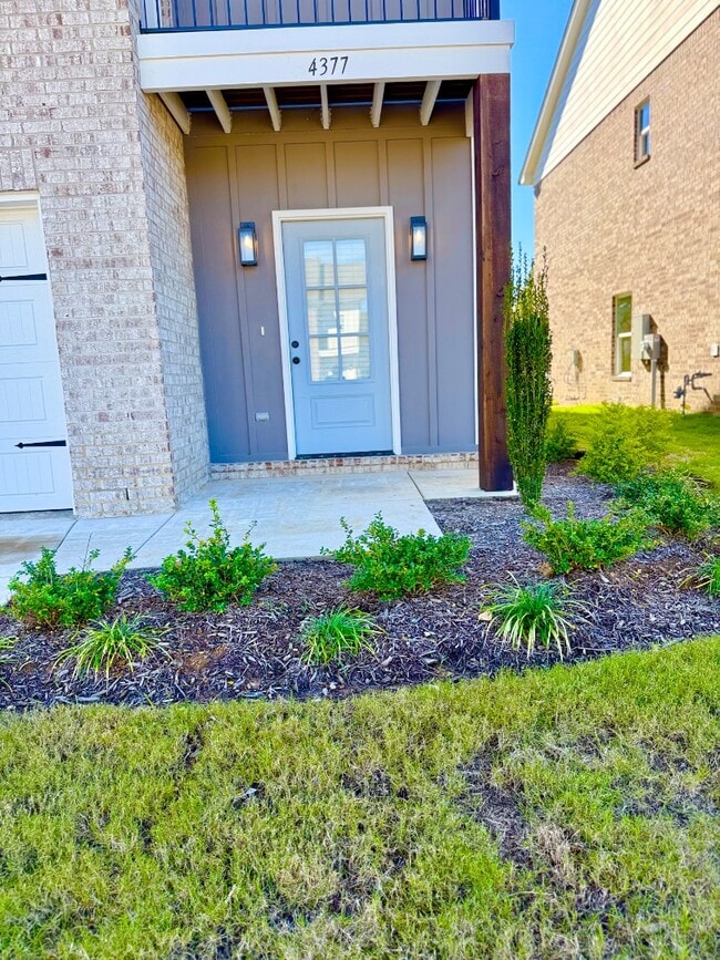 Photo - 4377 Ravenwood Park W