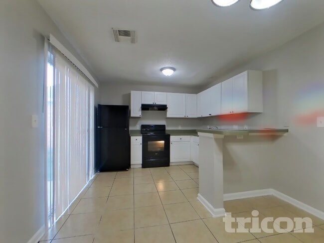 Photo - 3126 Kelling St