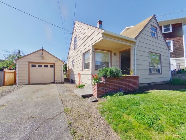 Updated 4 bedroom in South Eugene - Updated 4 bedroom in South Eugene House