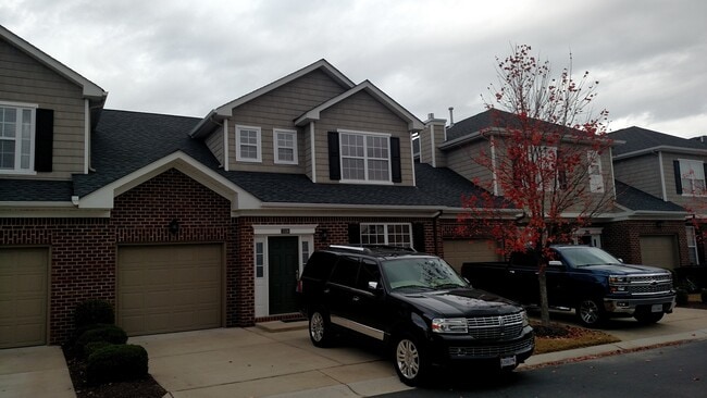 Building Photo - 3 BED / 2.5 BATH CONDO