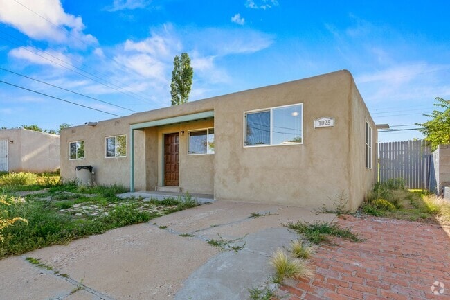 Building Photo - Charming Home on Valerie Circle