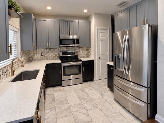 Photo - 30039 Mossbank Dr