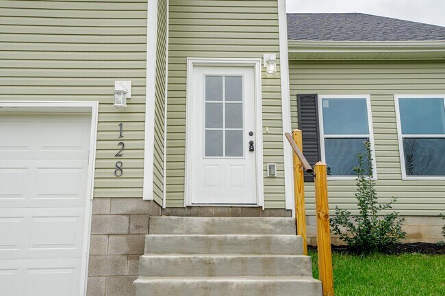 Photo - 128 Alumni Dr