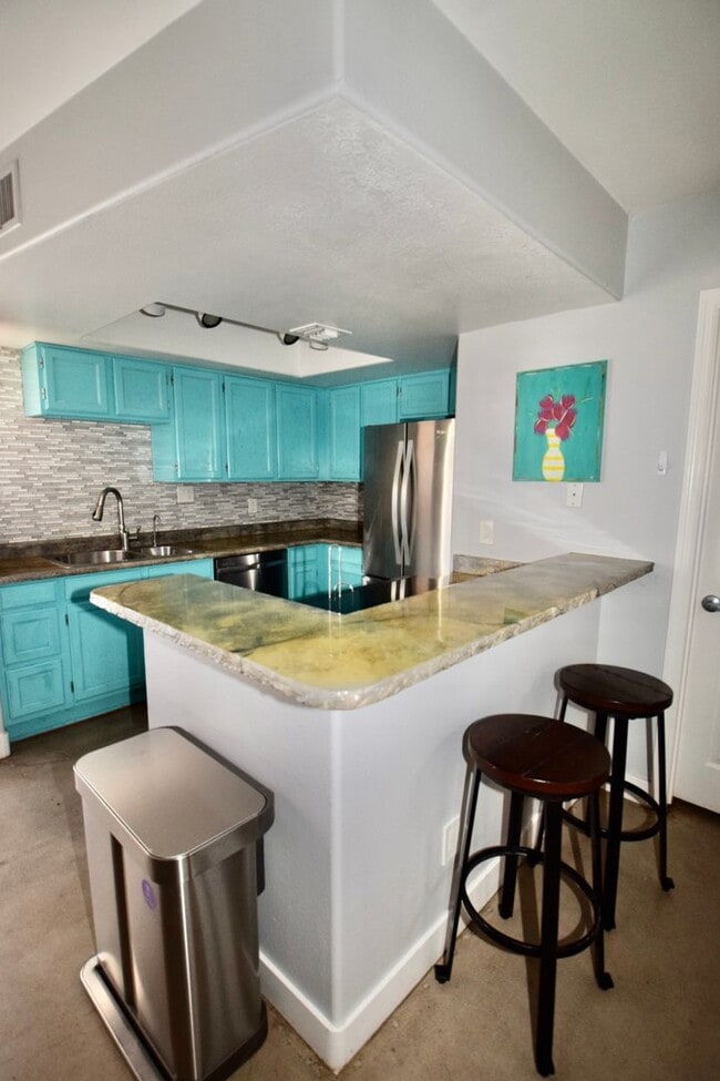 Photo - Beautiful modern 1 bed 2 bath corner unit in the Highlands Condominium community.