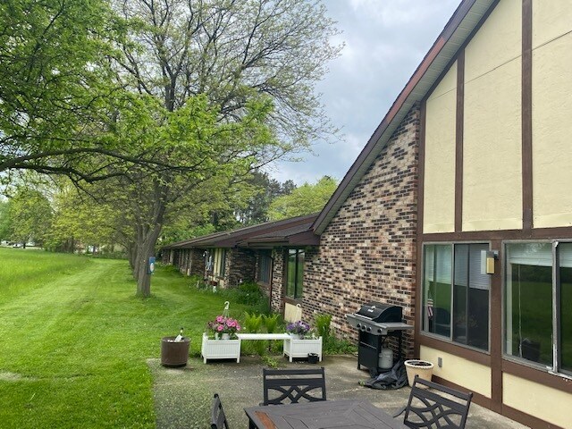 Croswell Country Manor - 62+ Senior Community