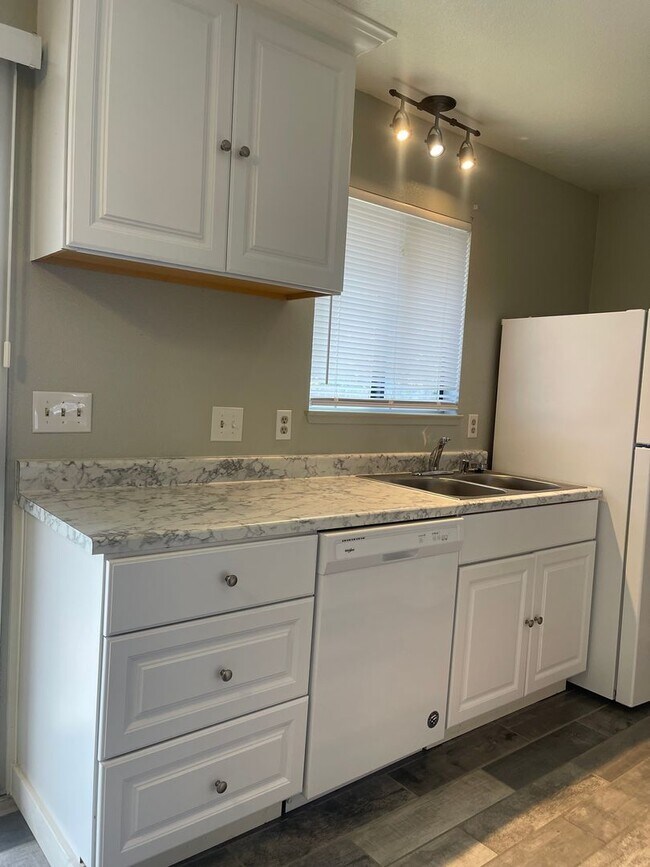 Photo - 2556 Sabre Ct Unit B