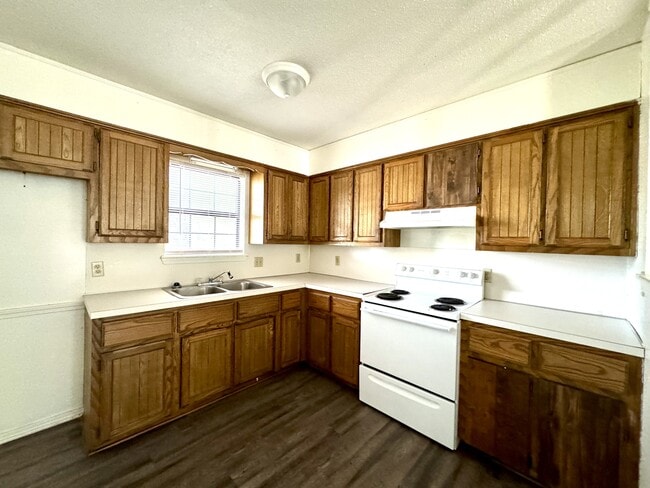 Photo - 301 Carson Rd