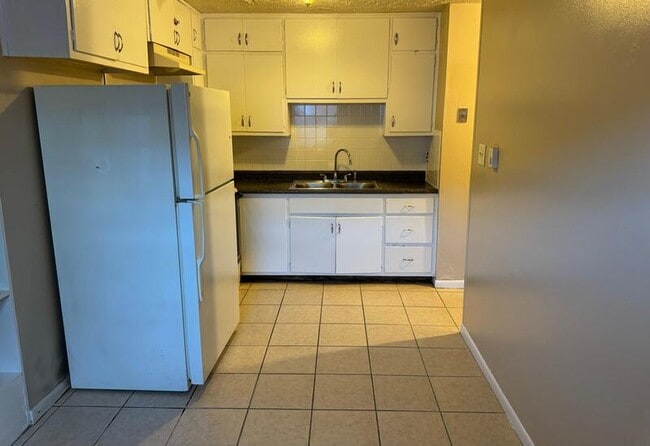 Photo - 2826 S Pennsylvania St Unit Apt B17