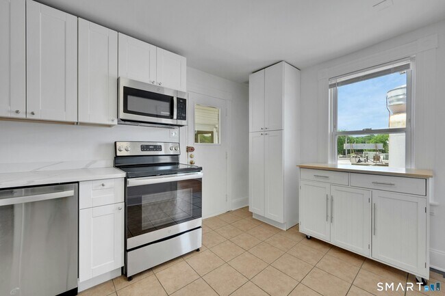 Photo - 125 Tunxis Hill Rd