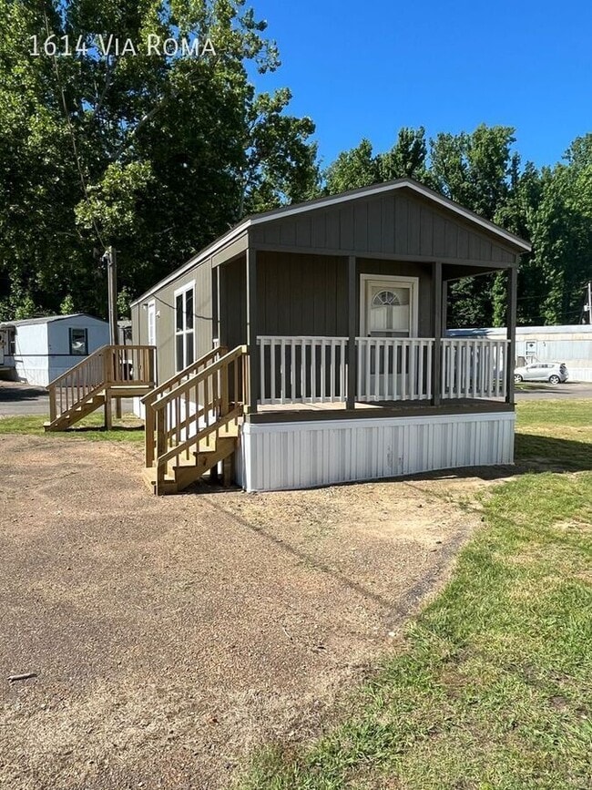 Building Photo - 1614 Via Roma Dr