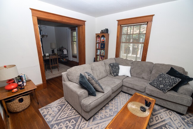 Photo - 308 E Linn St Unidad Duplex on Linn