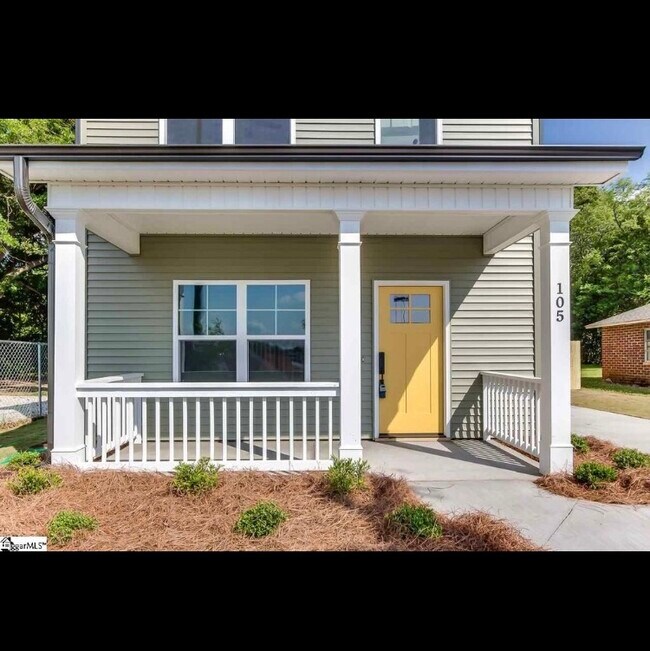 Photo - 105 Landwood Ave