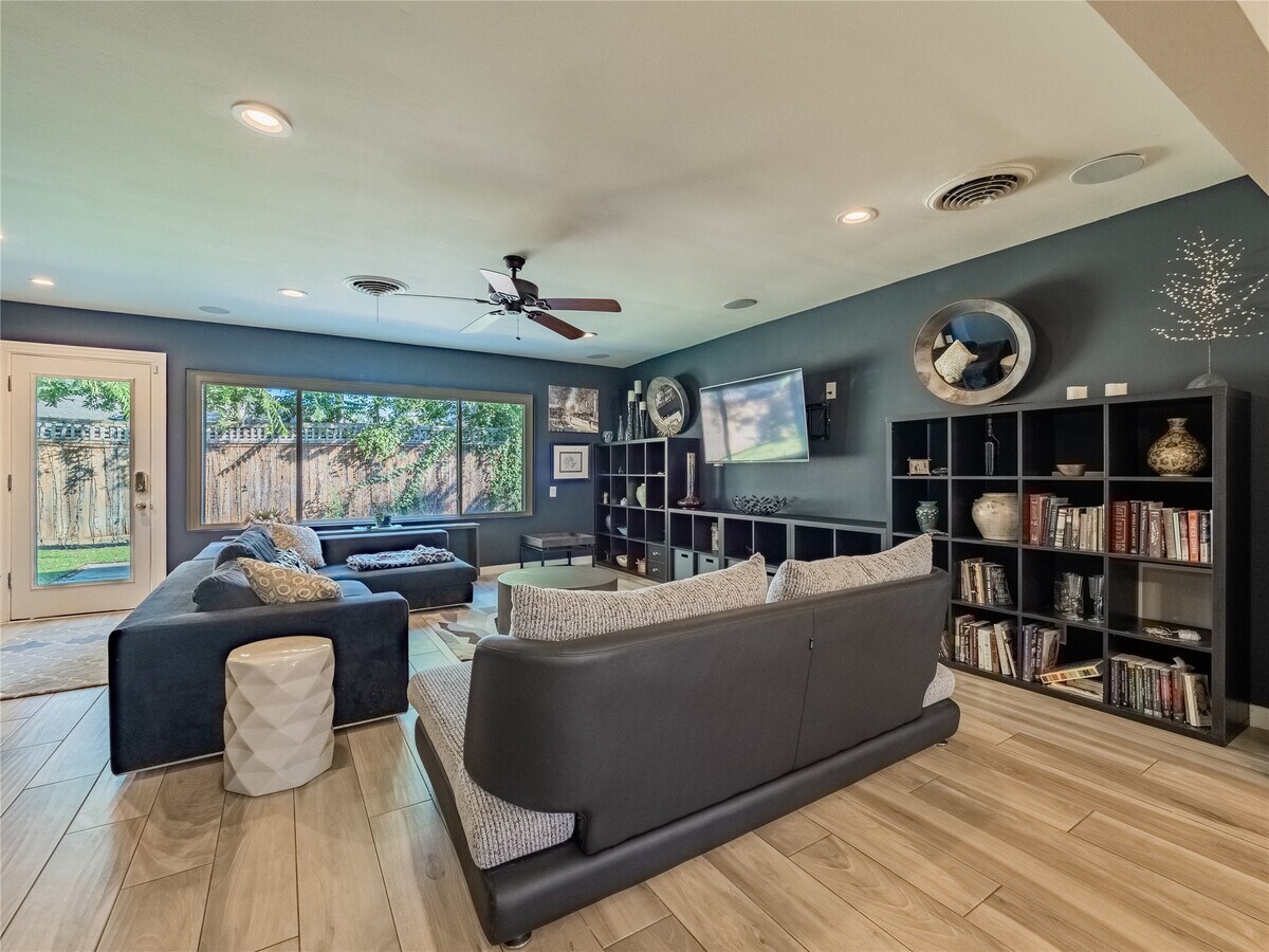 Photo - 3010 Conway St