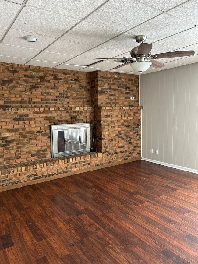 Photo - 901 Peony Dr