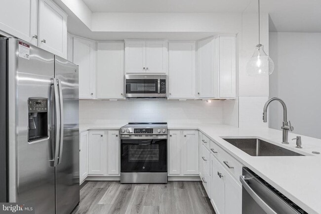 Photo - 21815 Express Ter