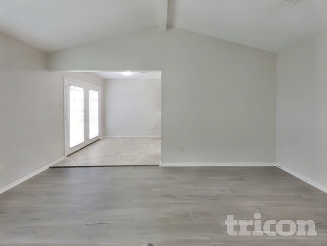 Photo - 1911 Deaf Smith Dr