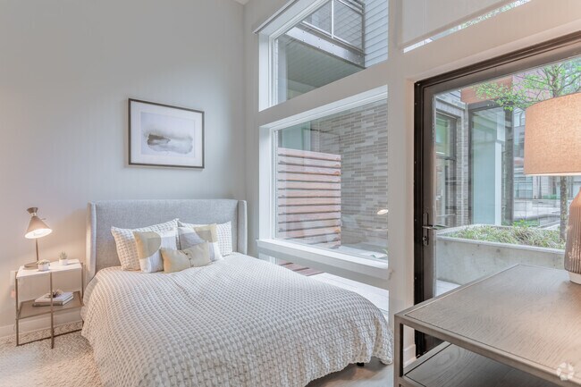 2BR, 2BA - 904SF