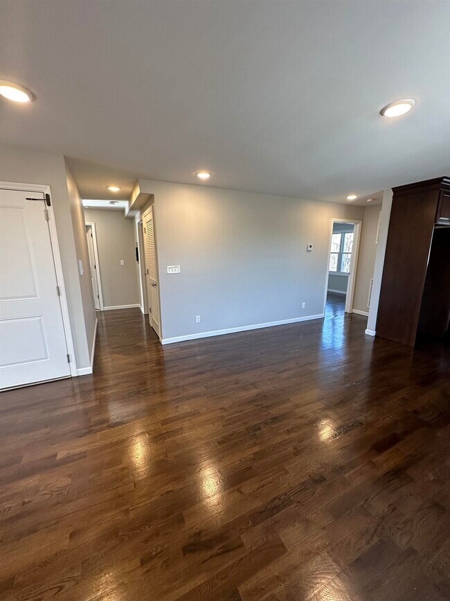 33 Garibaldi Ave Apartment Newark, NJ