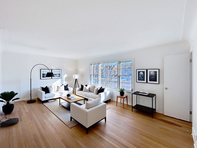 Photo - 18411 Chagrin Blvd Unidad 2