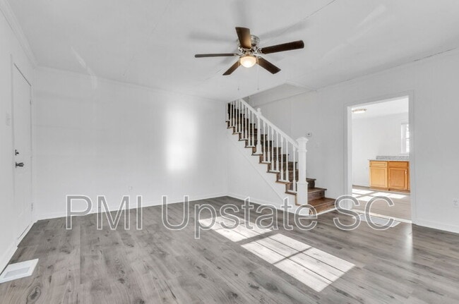 Photo - 109 S 7th St