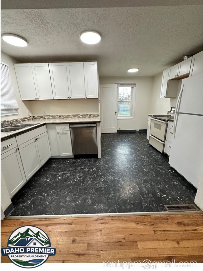 Photo - 709 N Stanley St