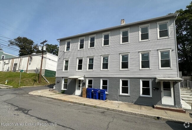 Building Photo - 218 Water St Rental