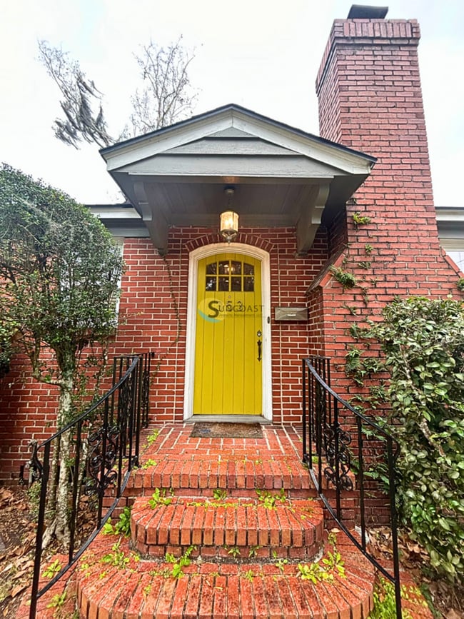 Photo - 353 W 68th St