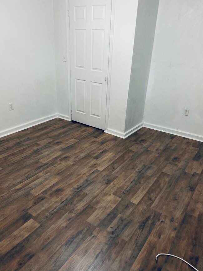 Building Photo - 2124 Queen St Unit 2124 Queen st