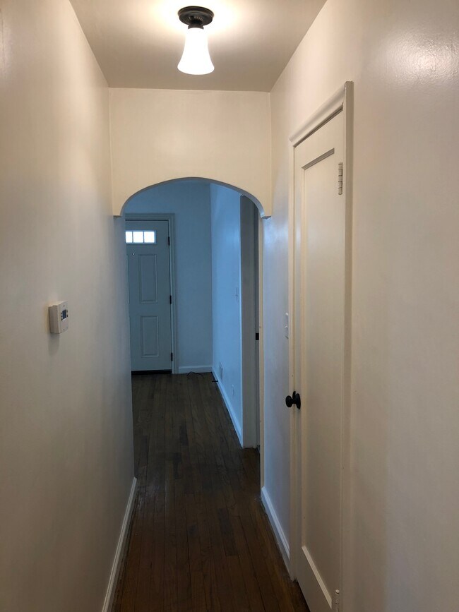 Photo - 689 E 8th Ave