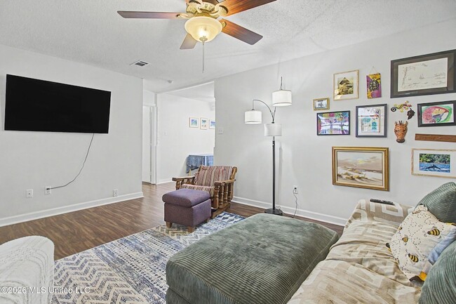 Photo - 883 Rustwood Dr