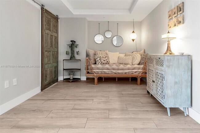 Photo - 121 NE 34th St Unidad 2502