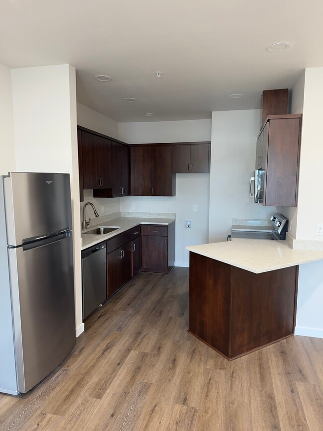 Photo - Hardcastle Apartments